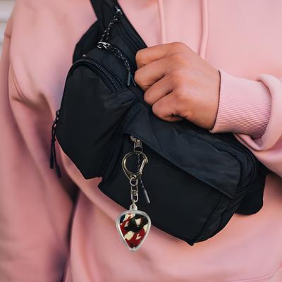 Heart-Shaped Guitar Pick Holder Keychain Clear Case Portable Acoustic Guitar Pick Holder Storage Keychain