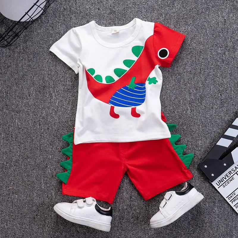 

Летний детский костюм-двойка для мальчика, костюм с мультяшным принтом динозавра, футболка с круглым вырезом, шорты 90 красный
