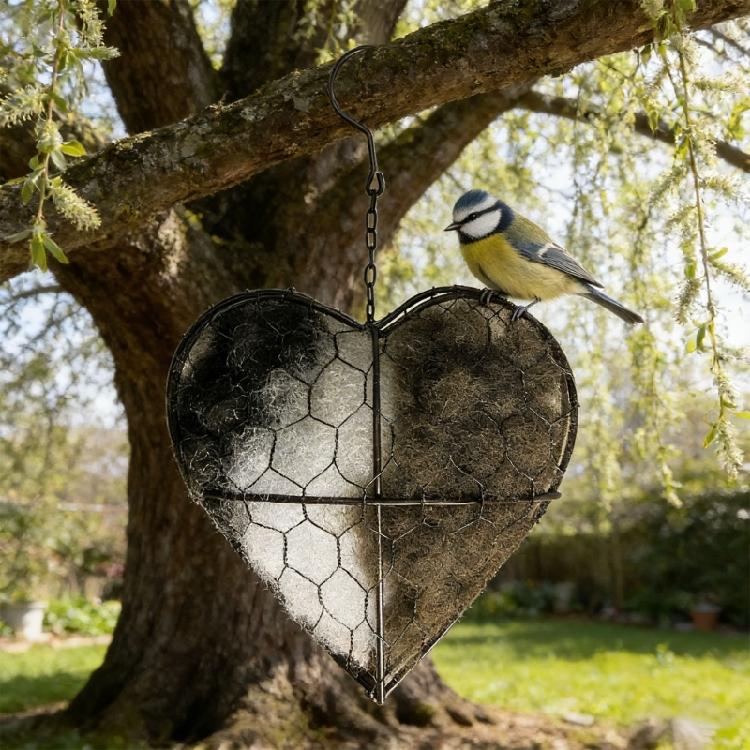 Durable Metal Heart Form Bird Shelter With Fiber Filling Great For Tiny Birds