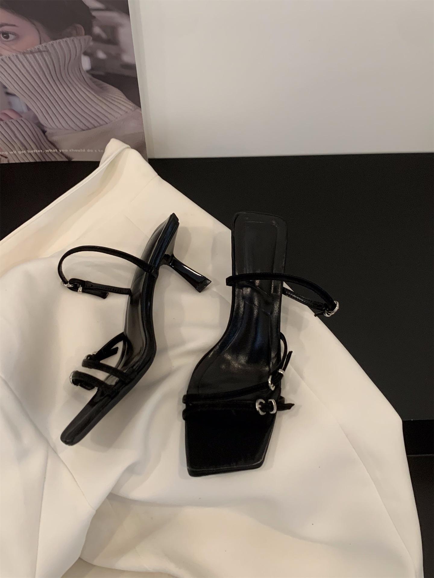 

Серебристые босоножки на высоком каблуке с квадратным носком, женские летние сандалии на тонком ремешке с открытым носком, крутые шлепанцы 40 чёрный