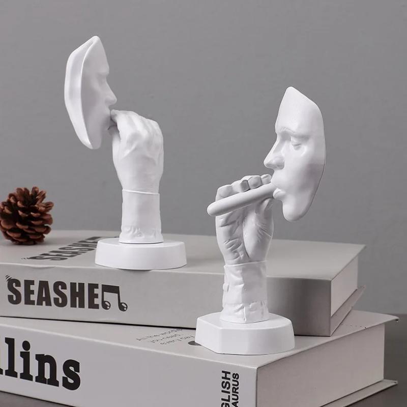 13.5cm Mini Smoking Man Statue Plastic Sculpture For Gentleman's Den Retro Bar Decor Abstract Silence is Golden Ornament Gift