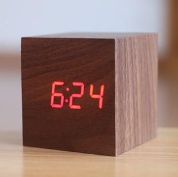 LED Wooden Clock Desktop Silent Electronic Alarm Clock Home Ornament Clock USB Dry Battery Dual-purpose Alarm Clock