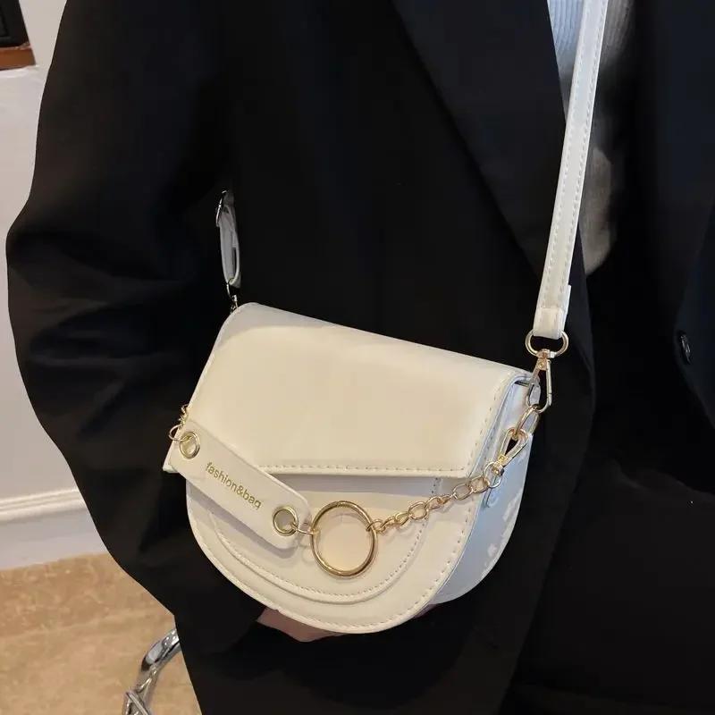 Dámské sedlové tašky crossbody tašky nové messenger tašky řetízkové klopové tašky přes rameno jednobarevná designová luxusní crossbody taška