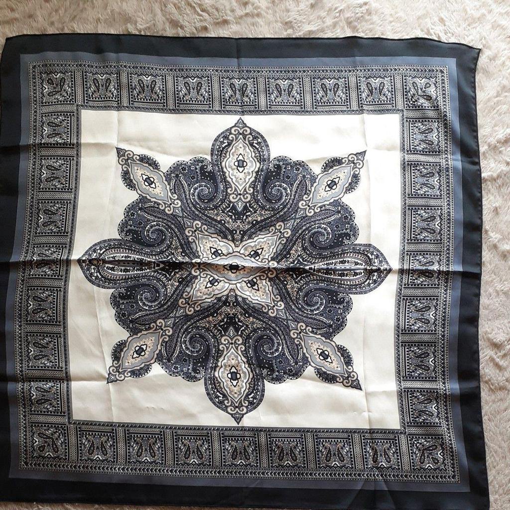 Used Paisley pattern scarf, large size, silk-like, black and white