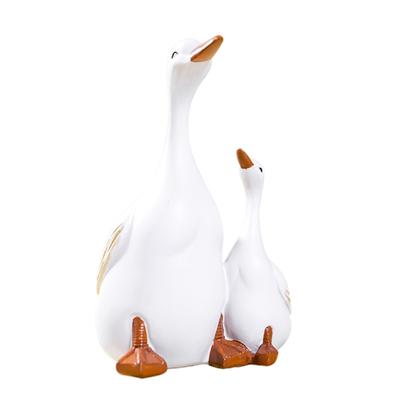 Meticulously Painteds Duck and Duckling Statue for Home Decoration Adds Lifelikes Charm To Yard and Patioes
