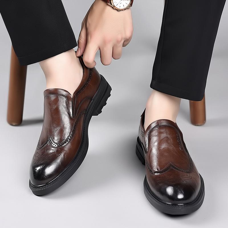 2025 Frühling atmungsaktive lässige Lederschuhe Herren formell Business Herren Ein-Pedal Hochzeitsschuhe neue Brock Herrenschuhe