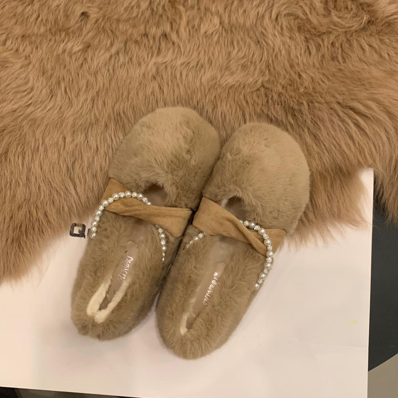 

2025 autumn and winter new velvet warm lady cotton shoes Internet celebrity flat fairy wind fluffy shoes women s shoes outside 35