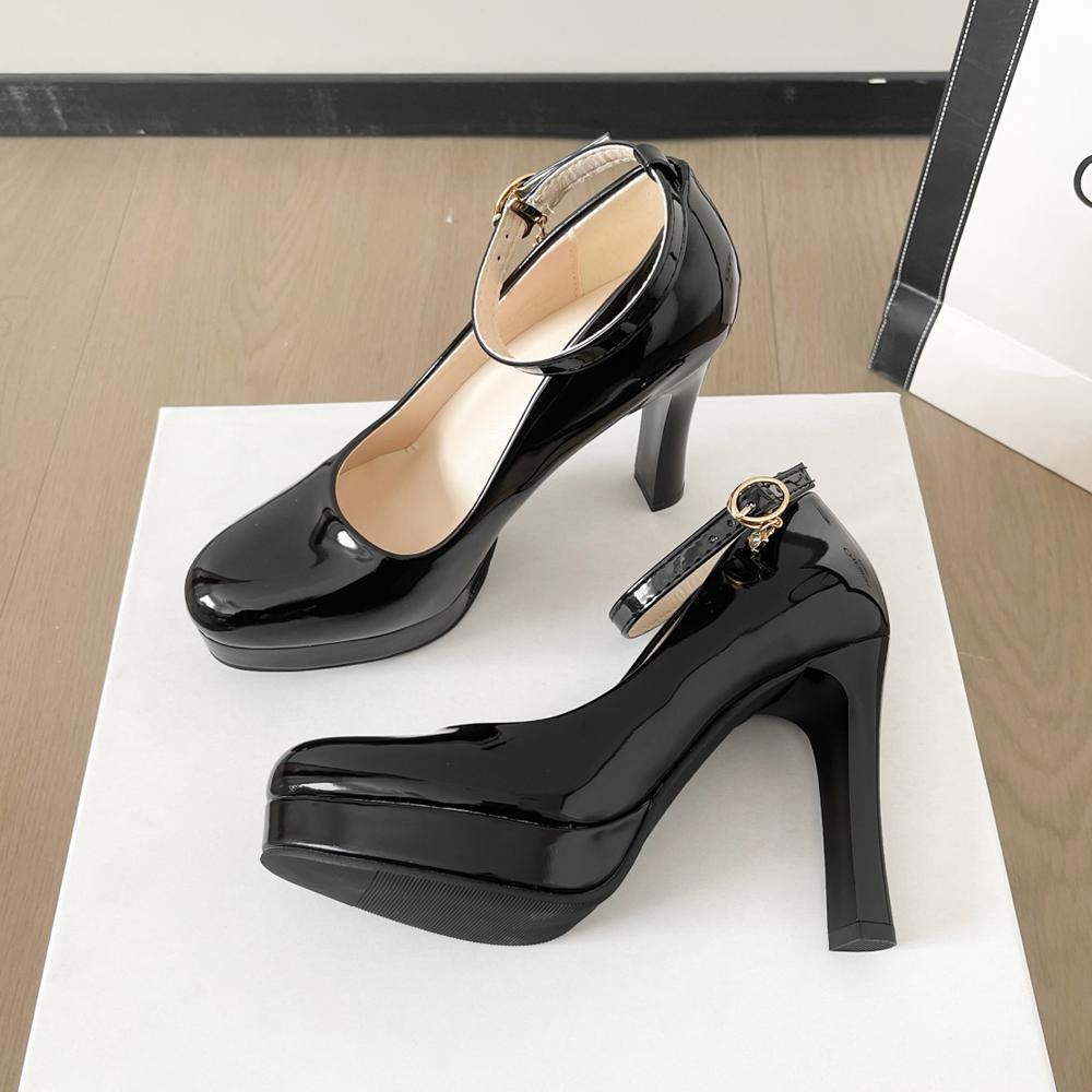 2025 Sapatos Casuais de Primavera de Salto Alto Preto Feminino Sapatos de Salto Alto de Cor Sólida Sapatos de Cunha Tamanho Grande Salto Alto Tamanho 34-42