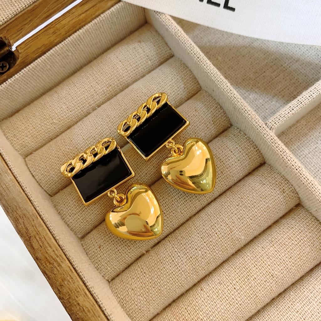 Simple And Easy To Match, Cold Wind Three-Dimensional Love Earrings, Personalized And Unique Design Earrings, Earrings.