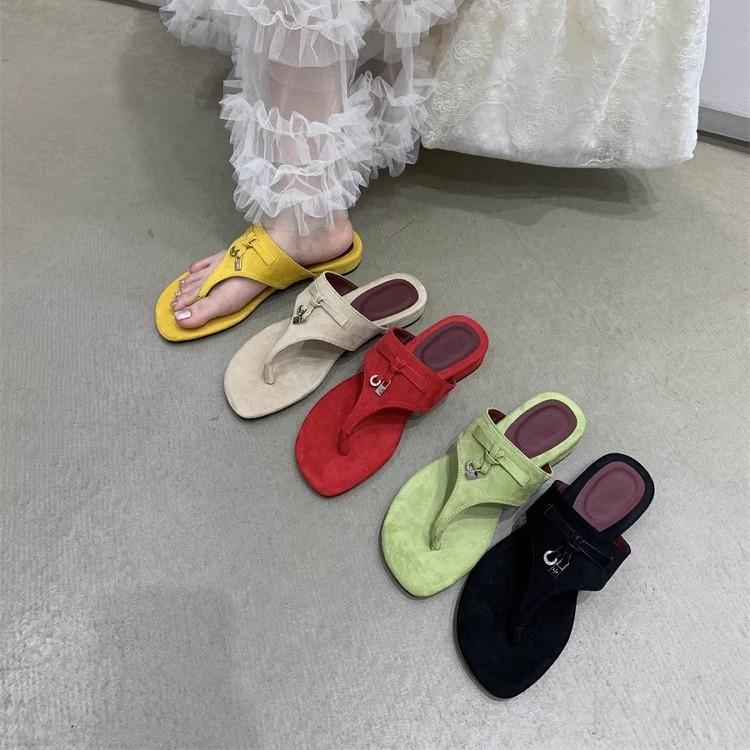 Xiaoxiangfeng girl with skirt toe flip-flops shoes women's summer wear 2025 new pinch foot flat bottom cool slippers