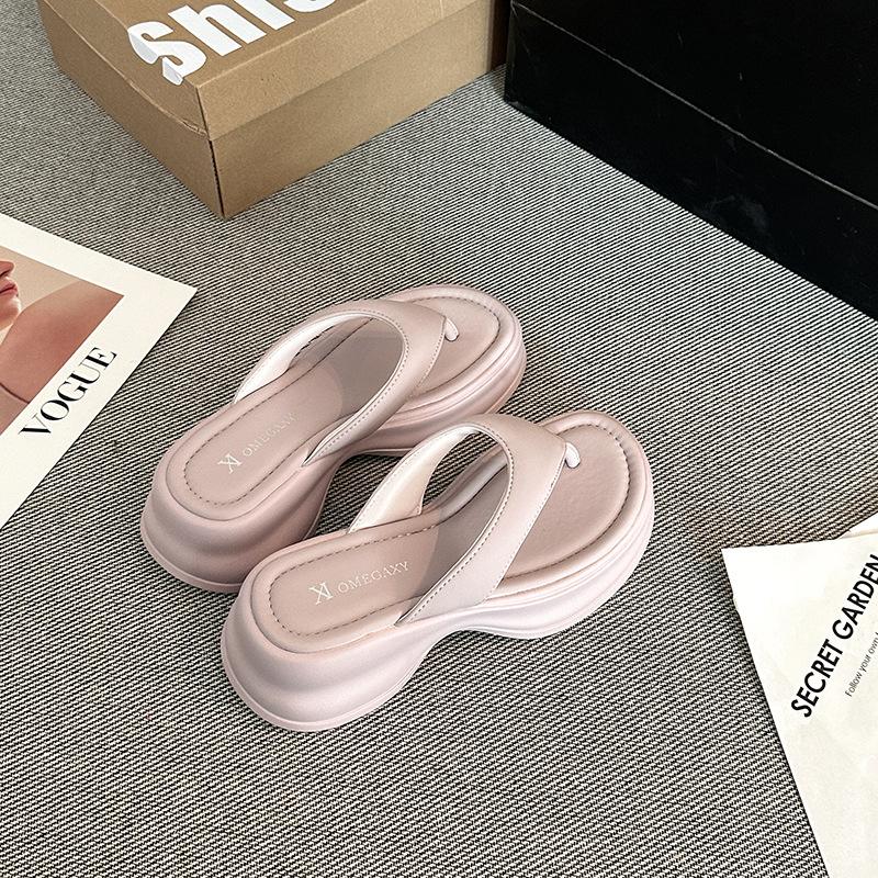 Zehentrenner Damen Sommer 2025 neu Oberbekleidung Dicksohlige Mode Outdoor Rutschfest Strand Sandalen Kneifpantoletten