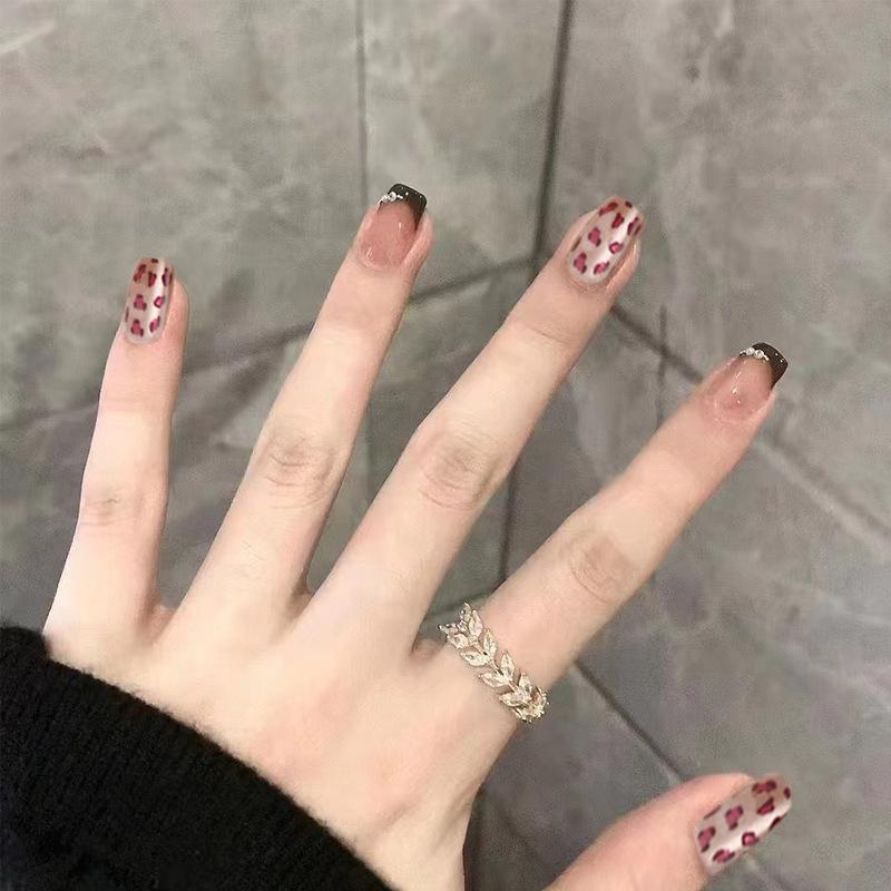 

Leopard Print Glitter Cat Eye Medium-Long Wearable Nail Patches Glue Style