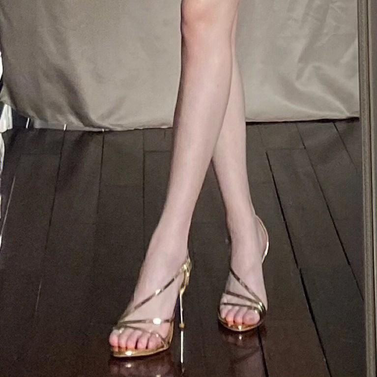 

Летние новые глянцевые босоножки-стилеты с ремешком на одну пряжку, модные, сексуальные, с открытым носком, золотые босоножки на высоком каблуке, женские 40 золотой