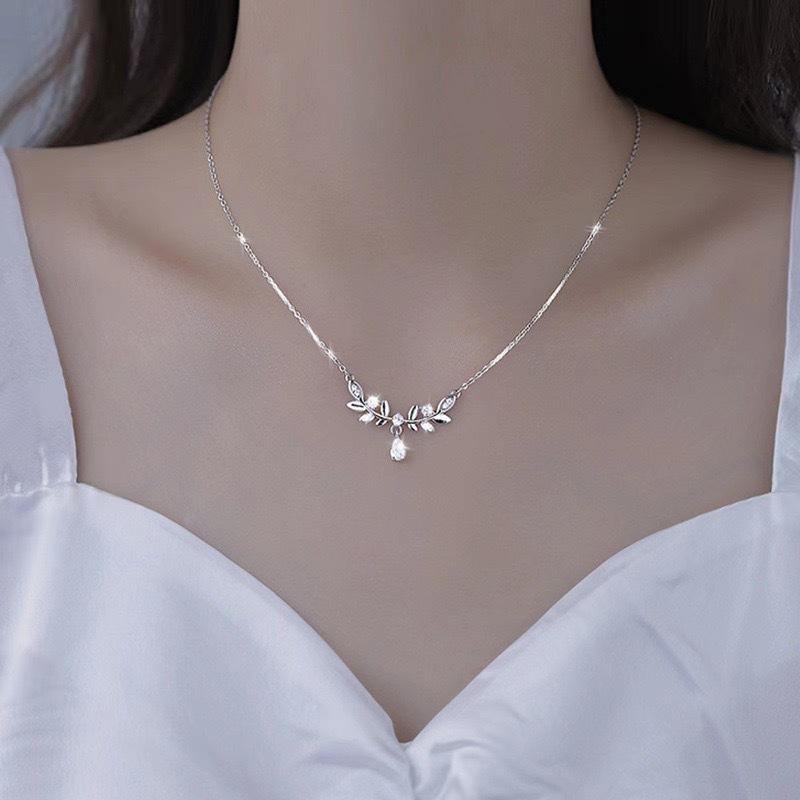 Necklace women's light luxury ins style fashion trend niche design high sense temperament exquisite collarbone chain