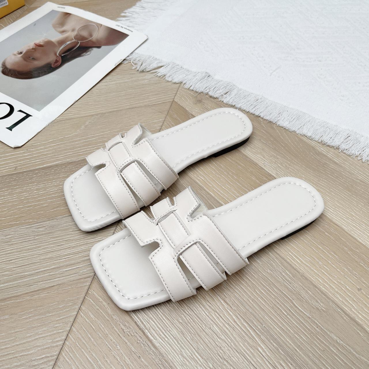 

Французские ретро шлепанцы с квадратным носком на одной перемычке женская обувь 2025 новые летние шлепанцы на плоской подошве повседневные нескользящие прохладные шлепанцы 36