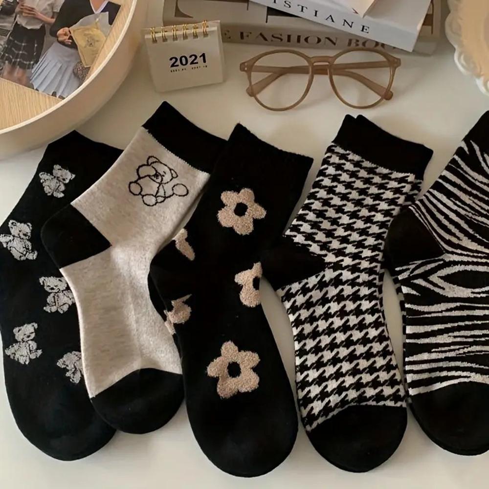 

5 Pairs Women Cute Little Bear Mid Calf Socks Fashionable And Versatile Floral Prints Breathable Soft Comfortable Casual Socks One Size