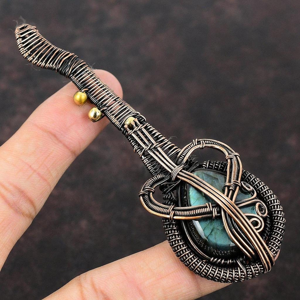 Colgante de labradorita envuelto en alambre de cobre, joyería de labradorita para mujer, elegante colgante de piedra preciosa, joyería hecha a mano, colgante de guitarra, regalo para niña