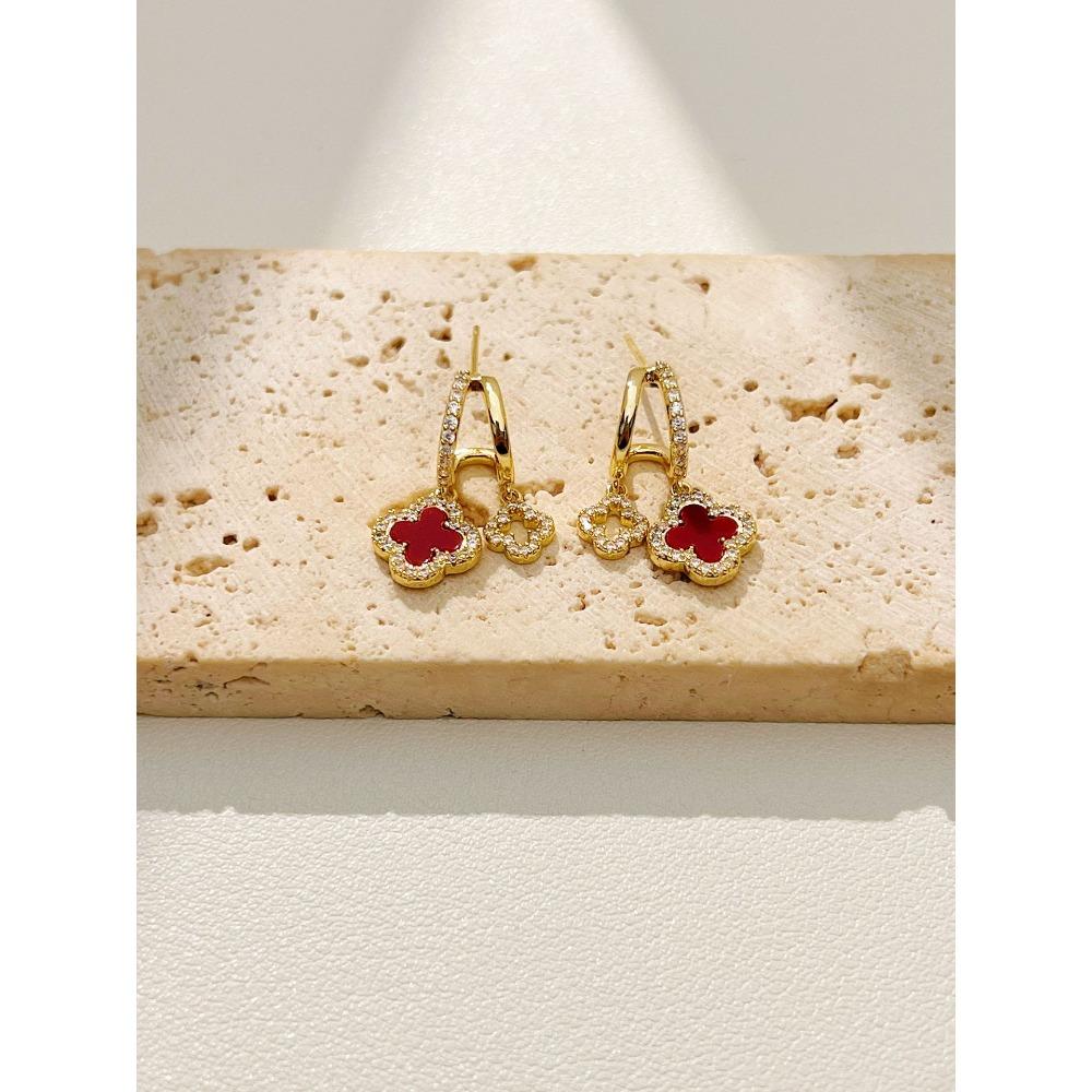 

High-end Four-leaf Clover Earrings Fashionable Versatile and Luxurious for Everyday Wear червоний