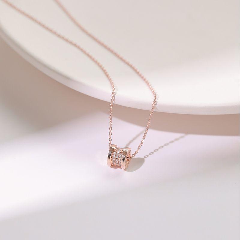 

Small Waist Rose Gold Necklace for Women 2025 New Pendant Minimalist Temperament Clavicle Chain Sub-Fashion Net Red Ornament Simple fashion gift box rose gold