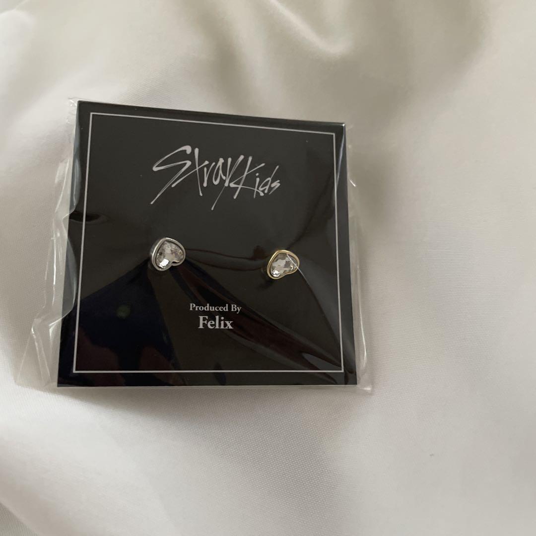 

[Б/В] сережки Stray Kids Felix чоловічі про