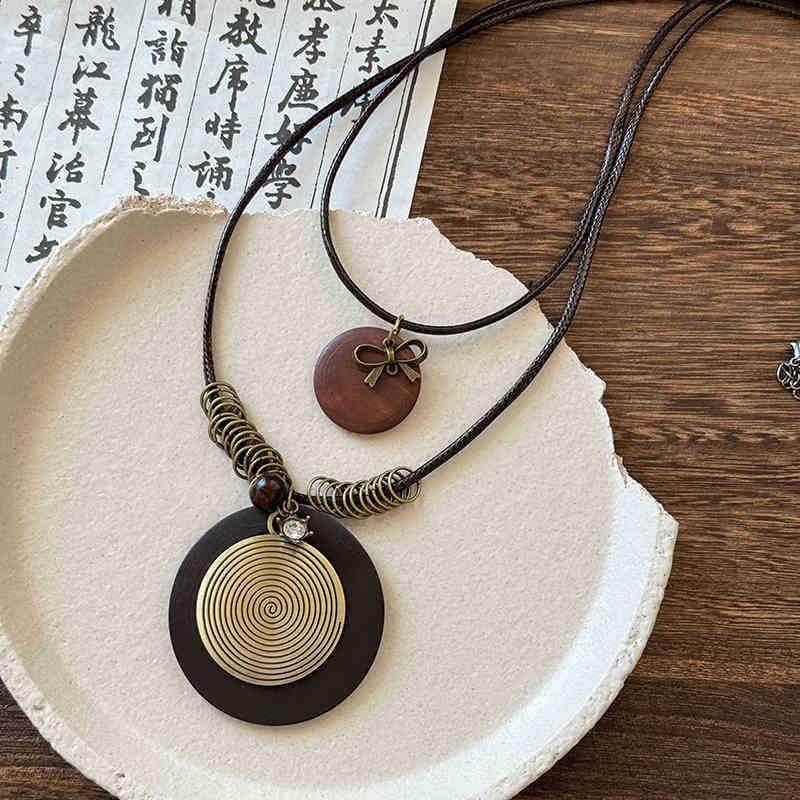 New Chinese leather pendant, fringed necklace, female ethnic style, niche retro sweater chain, fashion and high-end item jewelry.
