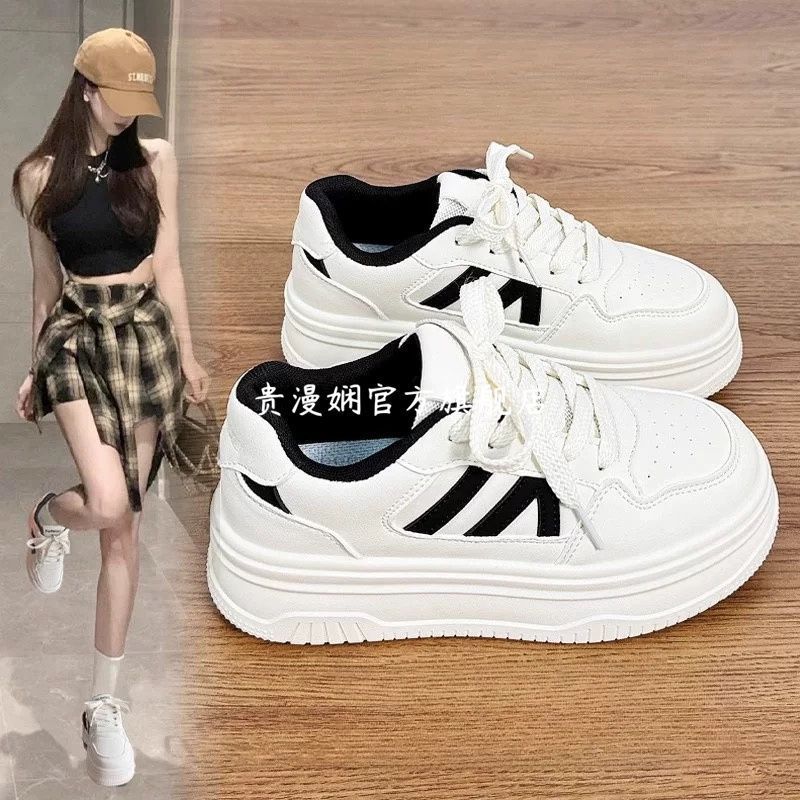 

Модная универсальная маленькая белая обувь женская высококлассная на толстой подошве увеличивающая рост обувь на платформе 2025 осень новинка с юбками повседневная обувь 40