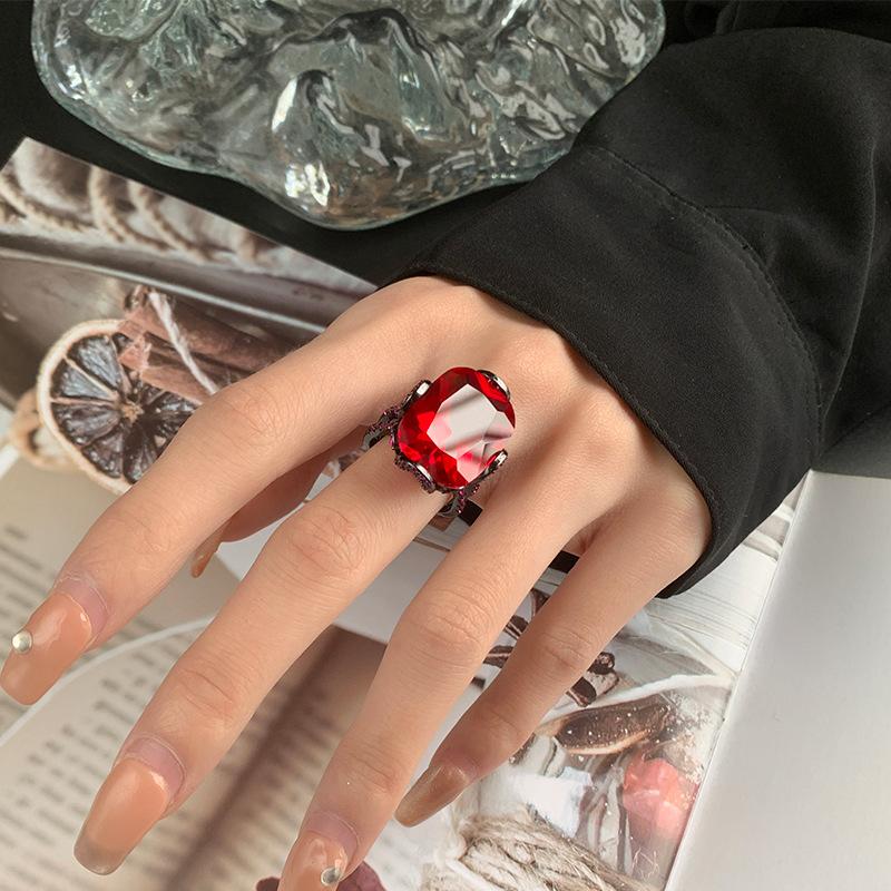 Jewelry Copper Bottom Gold-Plated Simulation Corundum Fat Rectangular Light Luxury Black Gold Finger Female 15 * 20