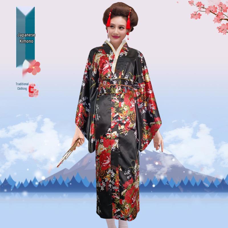 Dámske tradičné japonské kimono na cosplay, fotografovanie a javiskové vystúpenie