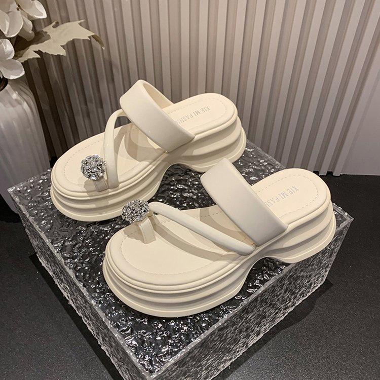 Beautiful Cool Slippers Women's Summer Wear 2025 New Set of Toe Rhinestone Muffin Thick Bottom Seaside Beach Women's Slippers