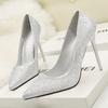 Eleganti, dolci ed eleganti, tacchi sottili, tacchi alti, bocca leggera, sottili, punta con diamanti colorati, scarpe da sposa con strass