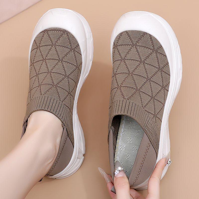 Shoes women's autumn new soft-soled soft-faced one-pedal mother shoes wholesale fashionable, light and comfortable cloth shoes