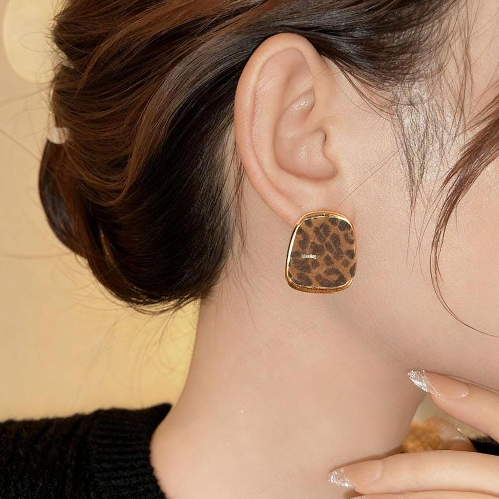 High-End Brown Geometric Leopard Print Stud Earrings - Minimalist Luxury Design