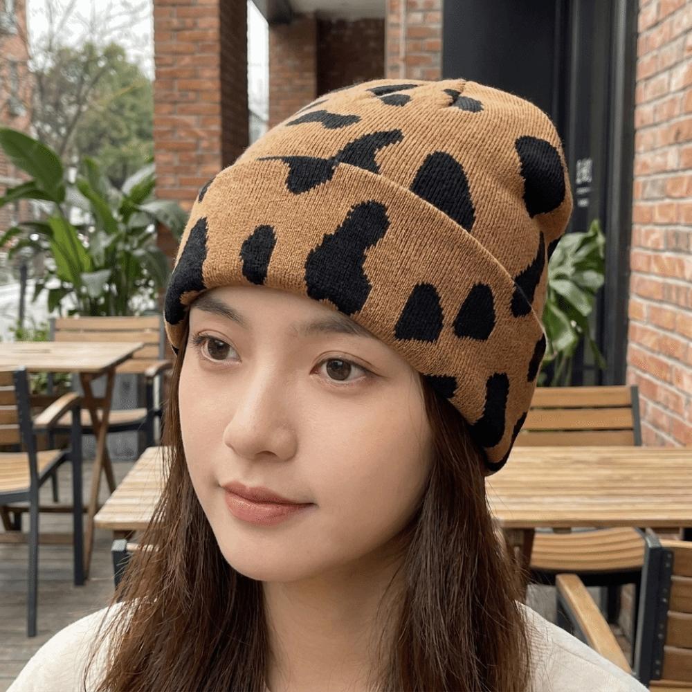 Thickened Pullover Hat Ear Protection Winter Beanie Hat Versatile Cow Pattern Knitted Hat Riding