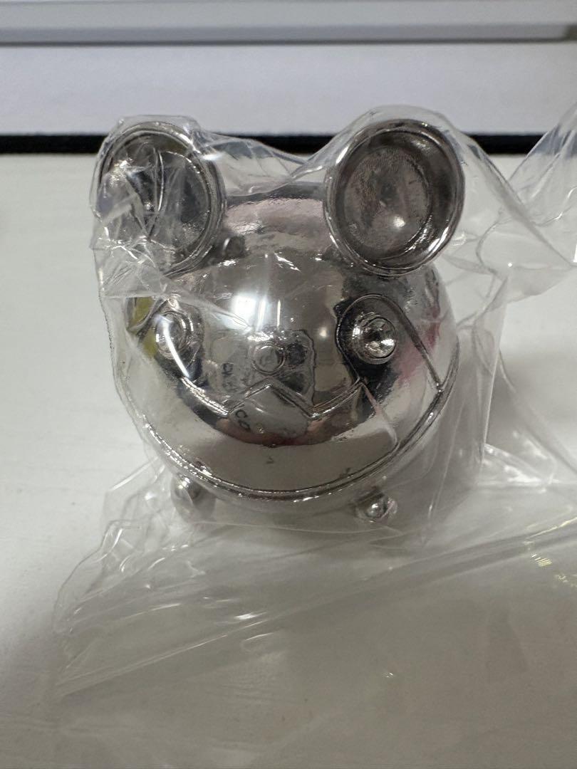 

[USED] Metal Upa Silver