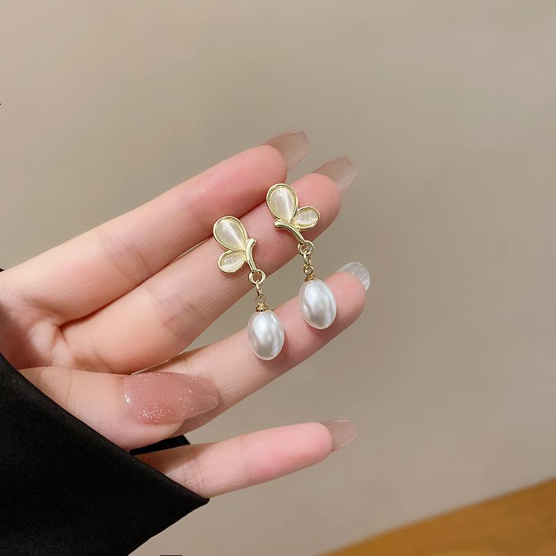 BLINGBAY New Women's Earrings Retro Women's Light Luxury High-End Niche Earrings Sweet Temperament Ear Accessories Modern Jewelry Gifts