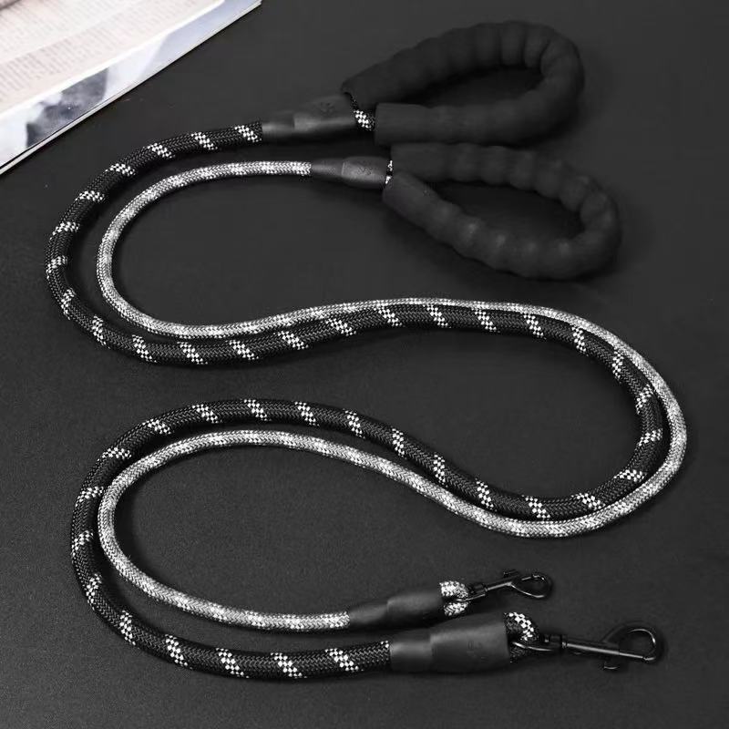Dog leash Night reflective nylon round rope Foam dog leash Medium and large dog chain Multi-colored products