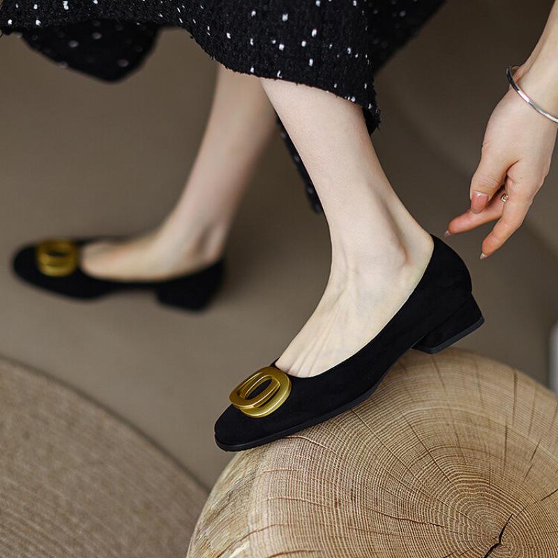

Новая женская повседневная обувь-лодочки с открытым верхом, однотонная, на низком каблуке, с круглым носком, большого размера, удобная, на плоском каблуке, закрывающая ногу, на все четыре сезона, ленивая обувь 39 чёрный
