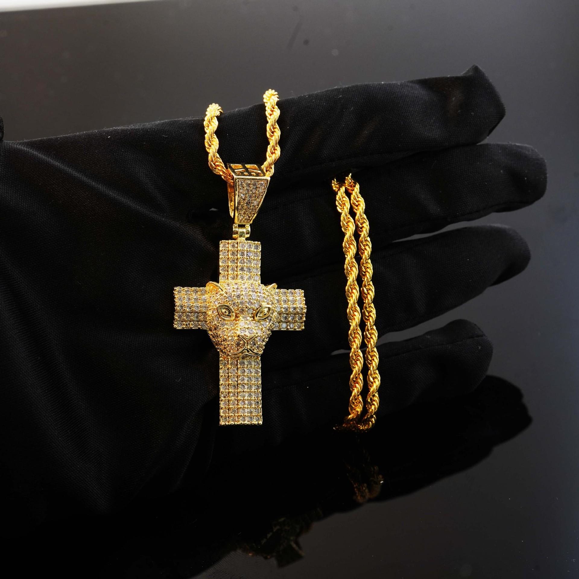 Copper Inlaid Zircon Full Diamond Cheetah Cross Pendant, Hip-hop Street Style Personalized Necklace, Hot Selling Trendy Accessory