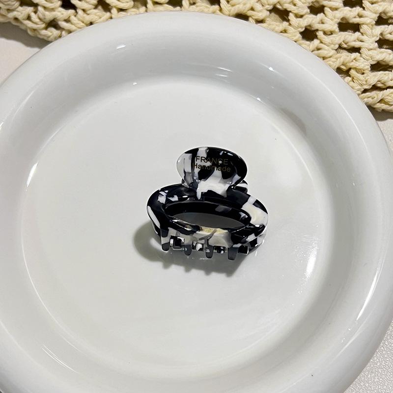 Acetate Floral Mini Claw Clip: Elegant Oval Hollow Design for High Ponytails & Side Styles