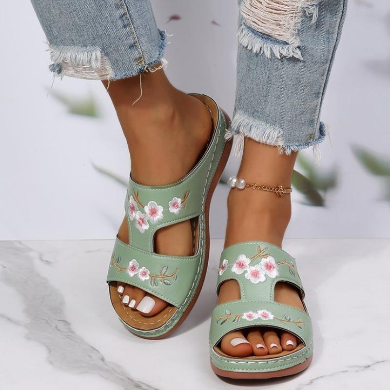 Women’s Hollow Embroidered Platform Sandals, Thick Sole, Summer Beach Slip-Ons, Wide Size