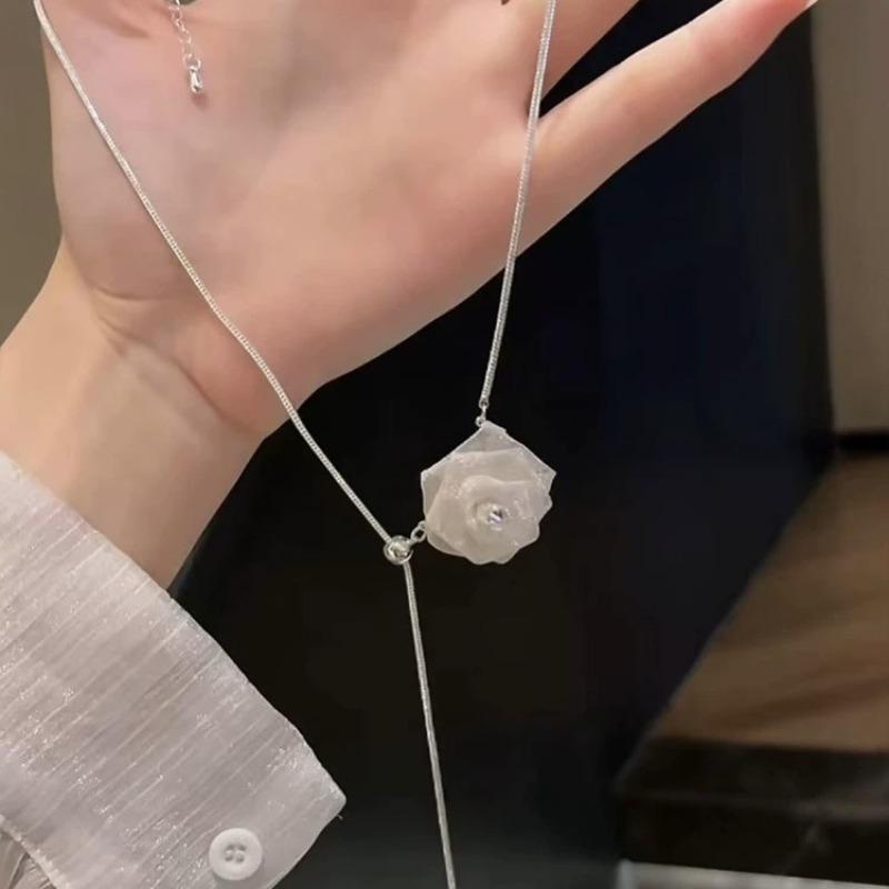 Flash Zircon Mesh Rose Petal Pullable Necklace - Luxurious, Small-Scale, High-End, Elegant Collar Chain Earrings Accessory