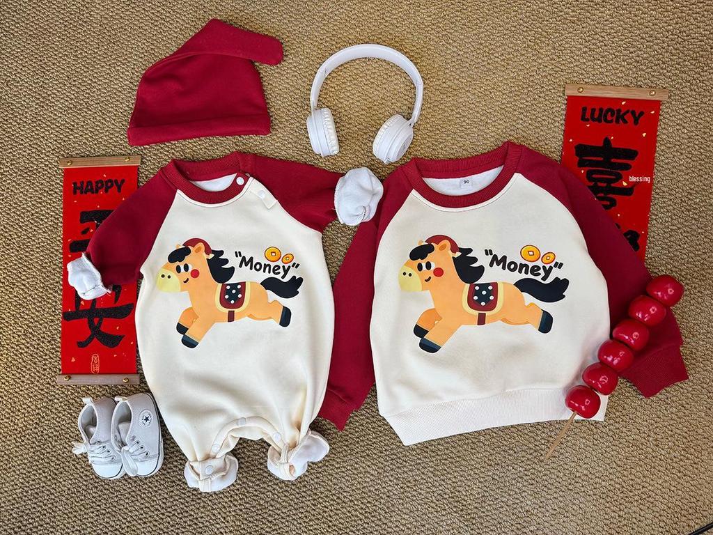 Korean Style Color Block Parent-Child Sweatshirt: Festive Crew Neck for Family of Three or Mother-Daughter Outfits.