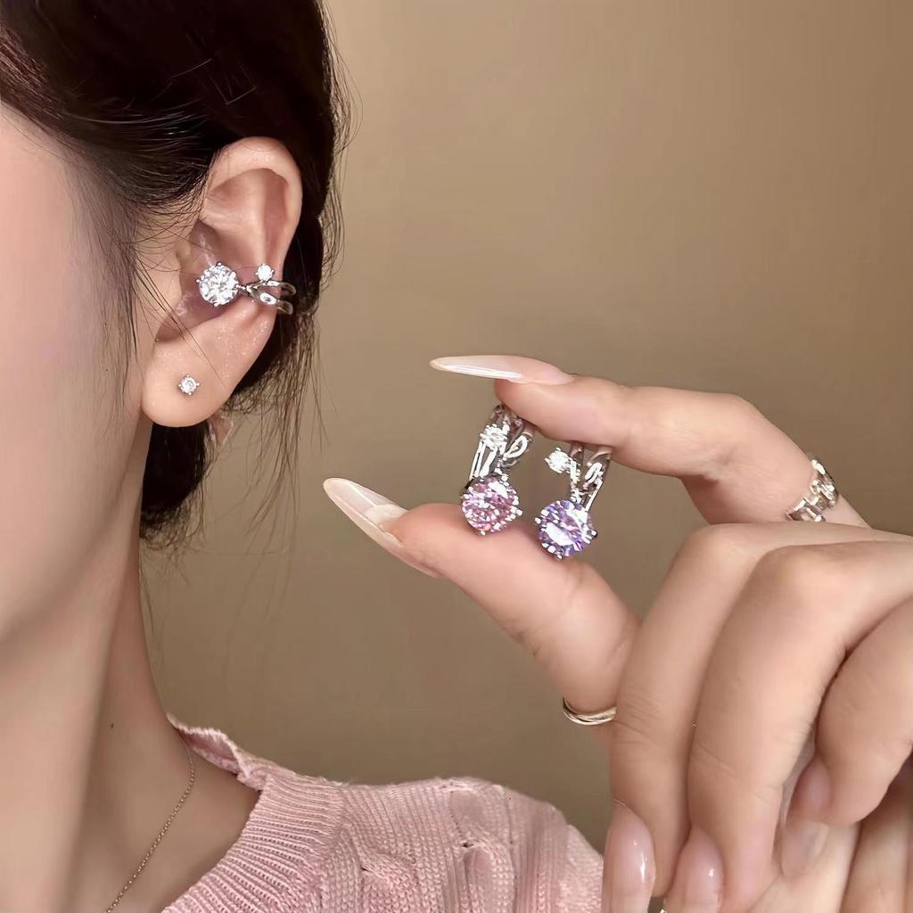 "Elegant Zircon Ear Cuff for Women - Clip-On Light Bulb Design, No Piercings Needed, Luxury & Trendy Style"
