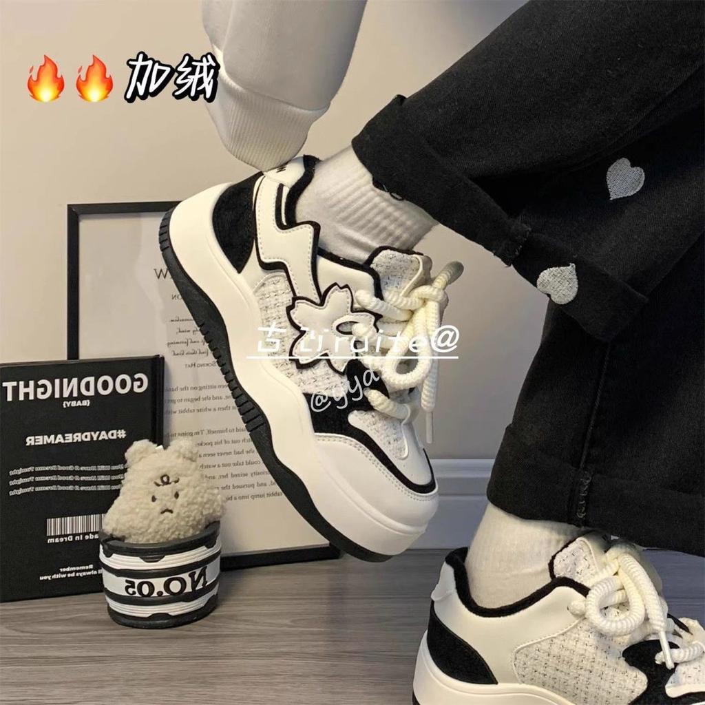 Campus wind velvet thick-soled little white shoes winter small flowers versatile niche original sports board shoes