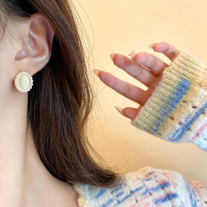 French Retro Opal Pearl Earrings Women's Niche Design Stud Earrings 2025 New Ear Jewelry