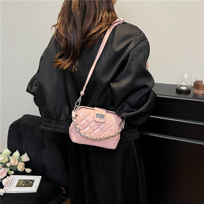 Textured Rhombus Messenger Bag Chain Women's Bag New Fashion Commuter Bucket Bag