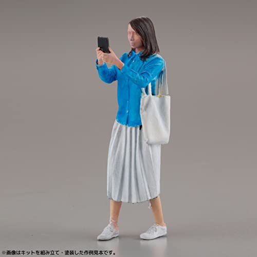 Kaiyodo ARTPLA Tourist and Giraffe Set, Unpainted and Unassembled Plastic Model Kit AP005