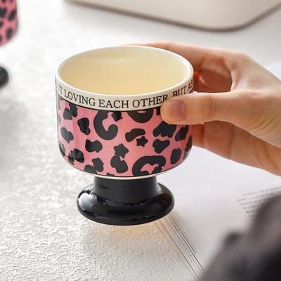 Różowy kubek na lody z nadrukiem pantery, na wysokiej stopce, ceramiczny, o wysokiej wartości, lekko luksusowy design, niszowy kubek na lody, słodki kieliszek do wina dla dziewcząt