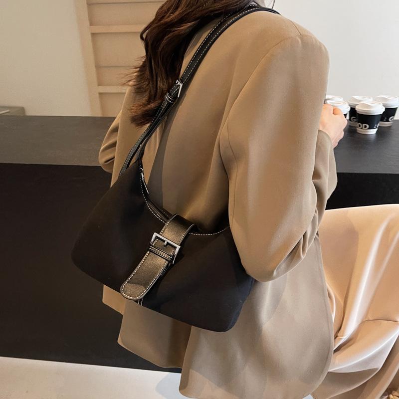 

2024 осень и зима новый корейский текстурный дизайн модная универсальная повседневная фактурная сумка-мессенджер подмышками сумка-тоут чёрный