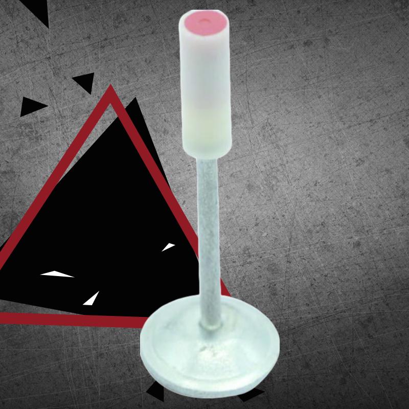 7znakový dřevěný L-profilový hranol s hřebíky pro zvukotěsné a stropní instalace s designem pro použití s práškovou rozstřelovací pistolí.